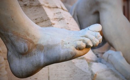 Aynı Nehre İki Kez Girebilir misiniz?: Wittgenstein’a Karşı Herakleitos – David Egan